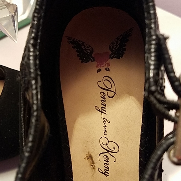 Shoes - Picture 4 of 4